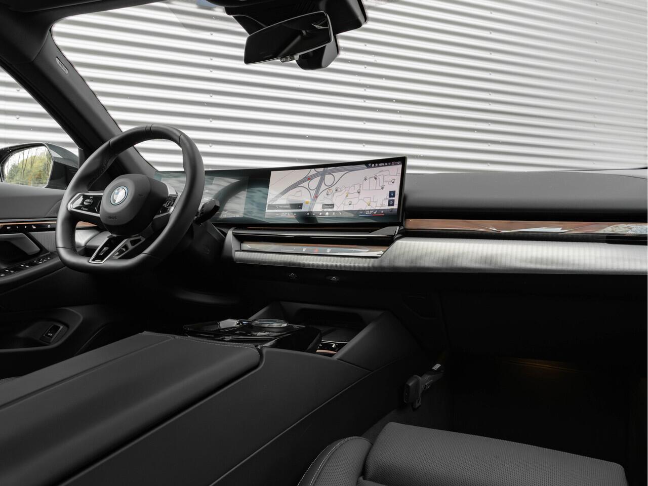 BMW i5 eDrive40 M-Sport - Onderstel Prof - Driving Ass Plus - Comfortstoelen