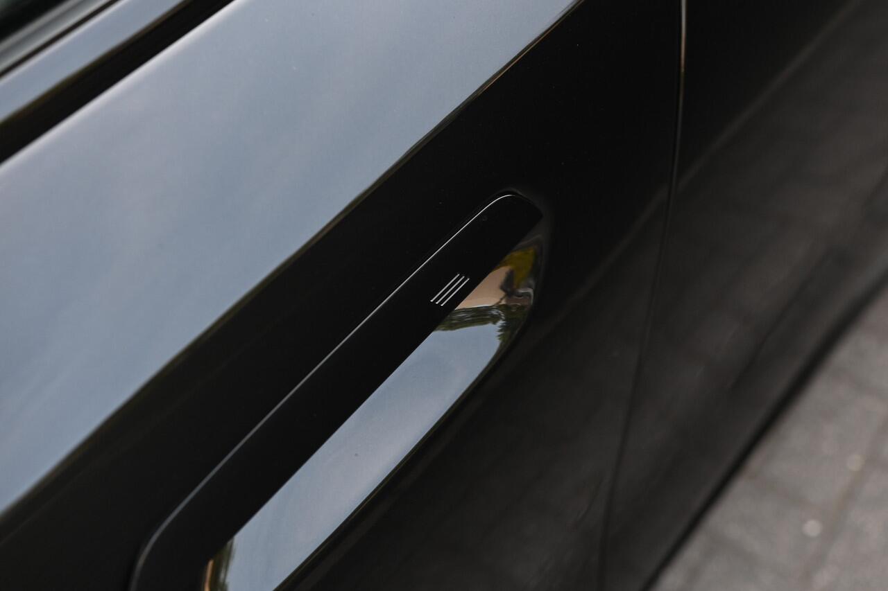 BMW i5 Touring eDrive40 M Sport / Panoramadak / Trekhaak / Bowers & Wilkins / M Multifunctionele Stoelen / Comfort Access / Adaptieve LED / Stoelventilatie