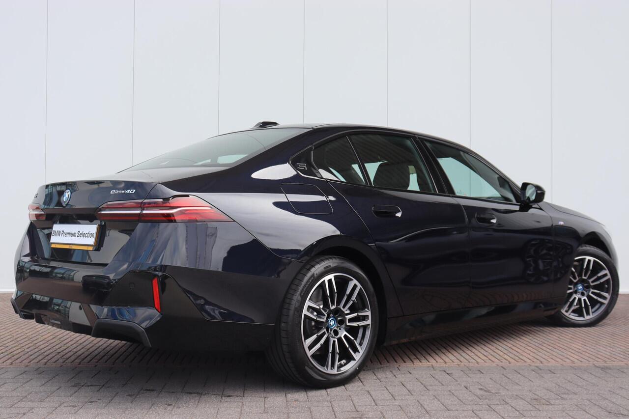 BMW i5 eDrive40 | M Sport Edition M Sportpakket/ Comfort Access/ Stoelverwarming/ Ambiance verlichting/ Innovation Pack/ Travel Pack / Ekris Selection