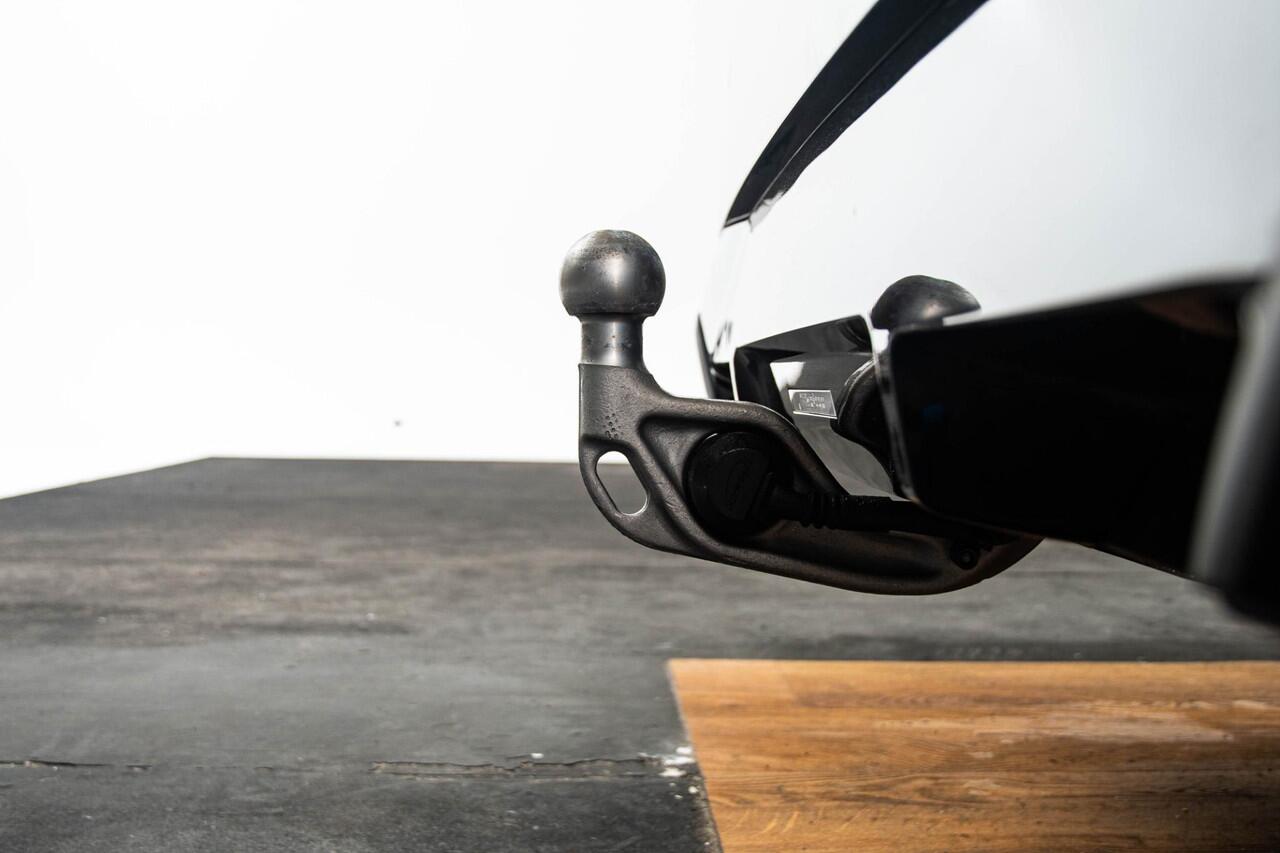 BMW i5 Touring eDrive40 M Sport Edition 84 kWh Trekhaak - Panoramadak - Parking/Driving Professional - Comfort Pack - Harman Kardon - Head up - Comfort Acces - Stuurwielrandverwarming - Active Guard -