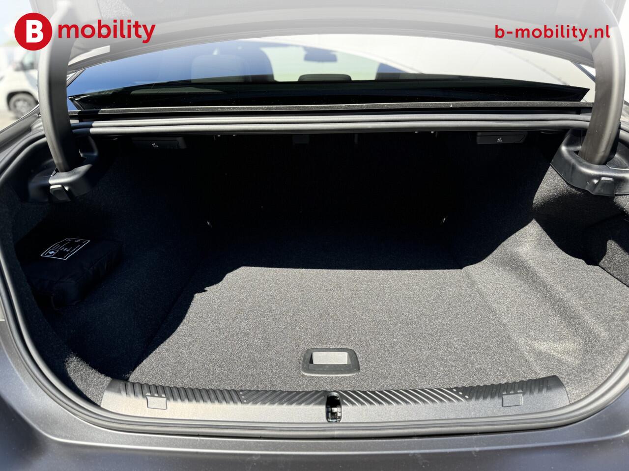 BMW i5 M60 xDrive M Sportpakket Pro Nw.prijs ¤135.592,- Trekhaak | Glazen Panoramadak | Driving Assistant Prof. | Parking Assistant prof. | Bowers & Wilkins Sound System