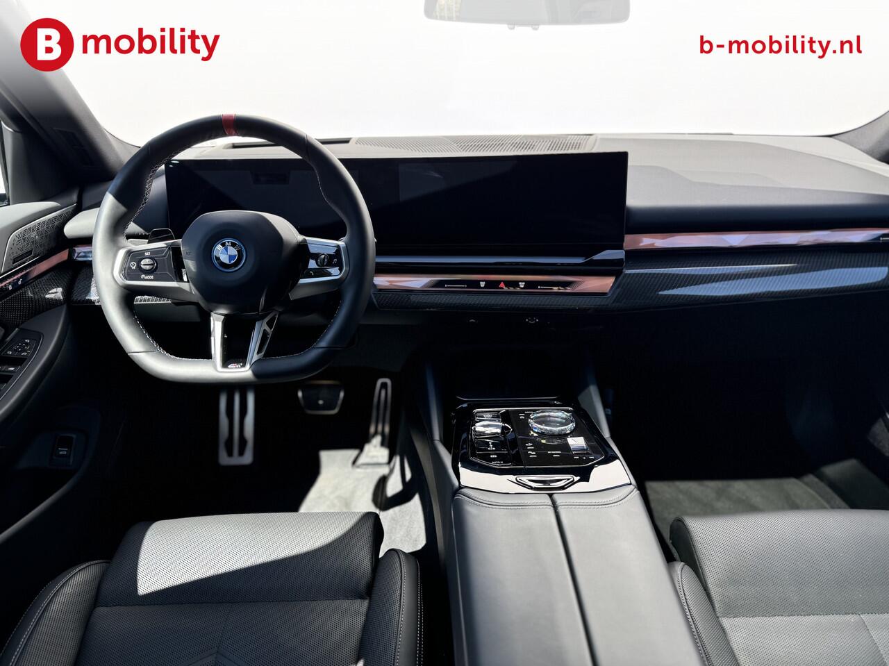 BMW i5 M60 xDrive M Sportpakket Pro Nw.prijs ¤135.592,- Trekhaak | Glazen Panoramadak | Driving Assistant Prof. | Parking Assistant prof. | Bowers & Wilkins Sound System