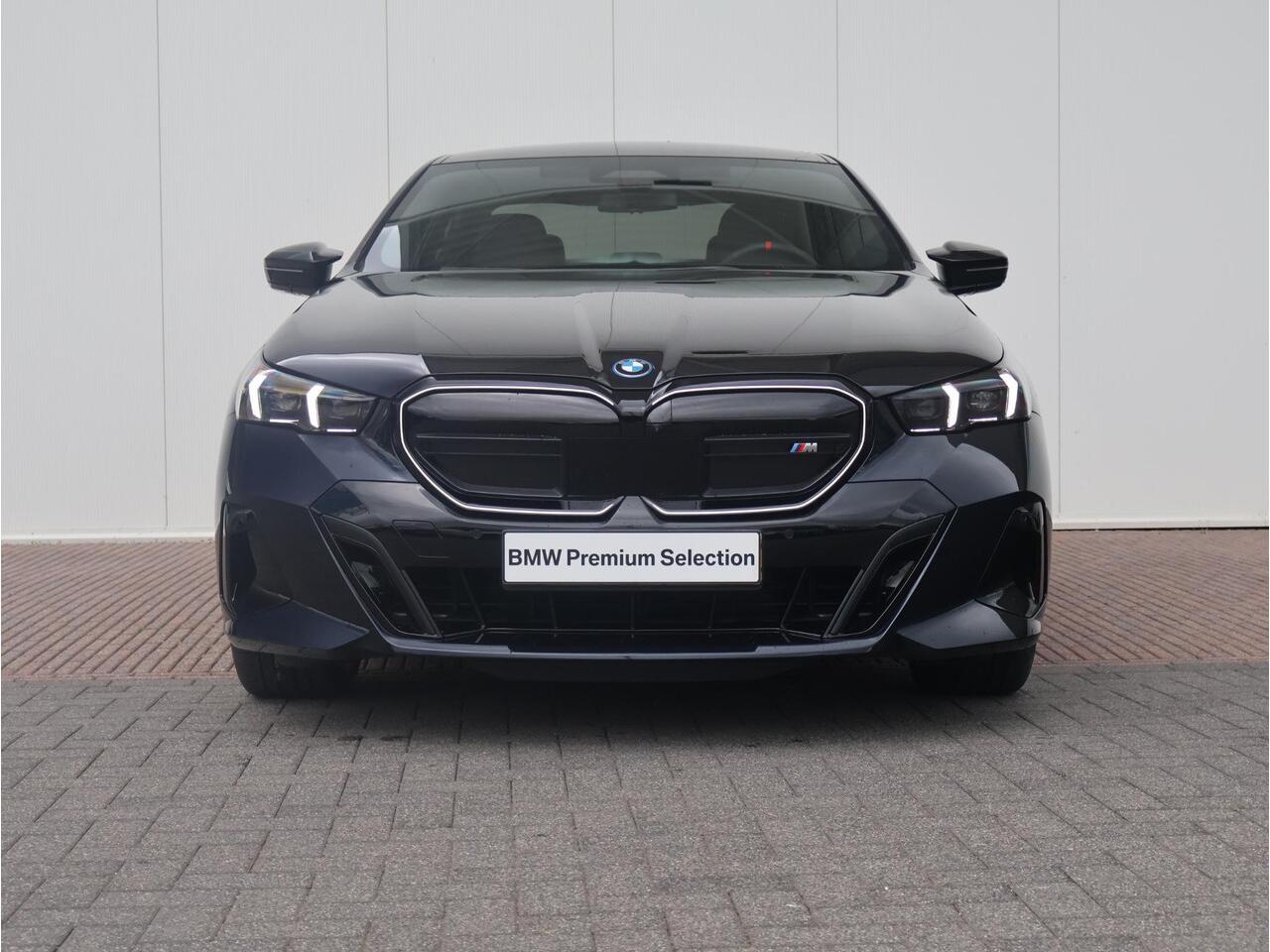 BMW i5 M60 xDrive 84 kWh M-Sportpakket Pro/ Bowers & Wilkins/ Comfort Acces/ Driving Assistant Professional/ 21" LMV/ Stoelventilatie/ Panoramadak