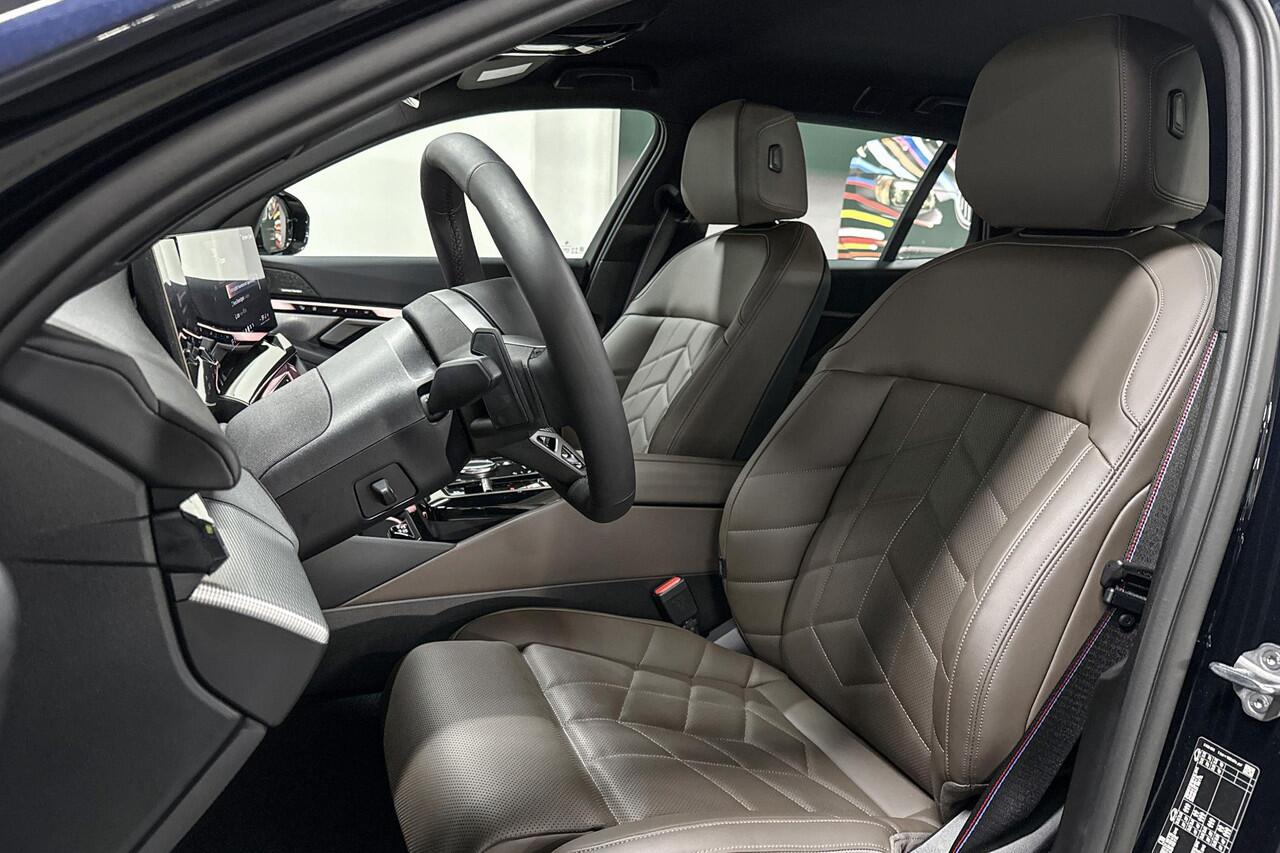 BMW i5 Touring eDrive40 | M-Sport Pro | Travel Pack | Innovation Pack | Comfort Pack | Driving Assistant Professional | Harman/Kardon | Comfort Access | Selections