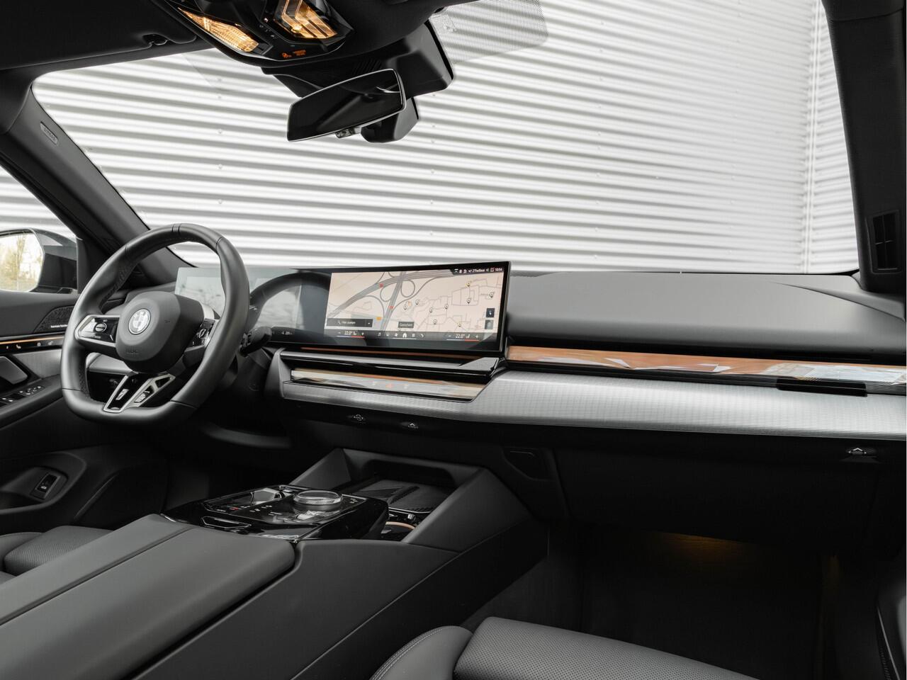 BMW i5 eDrive40 M-Sport Pro - Pano - Onderstel Prof - Driving Ass Prof - Harman Kardon