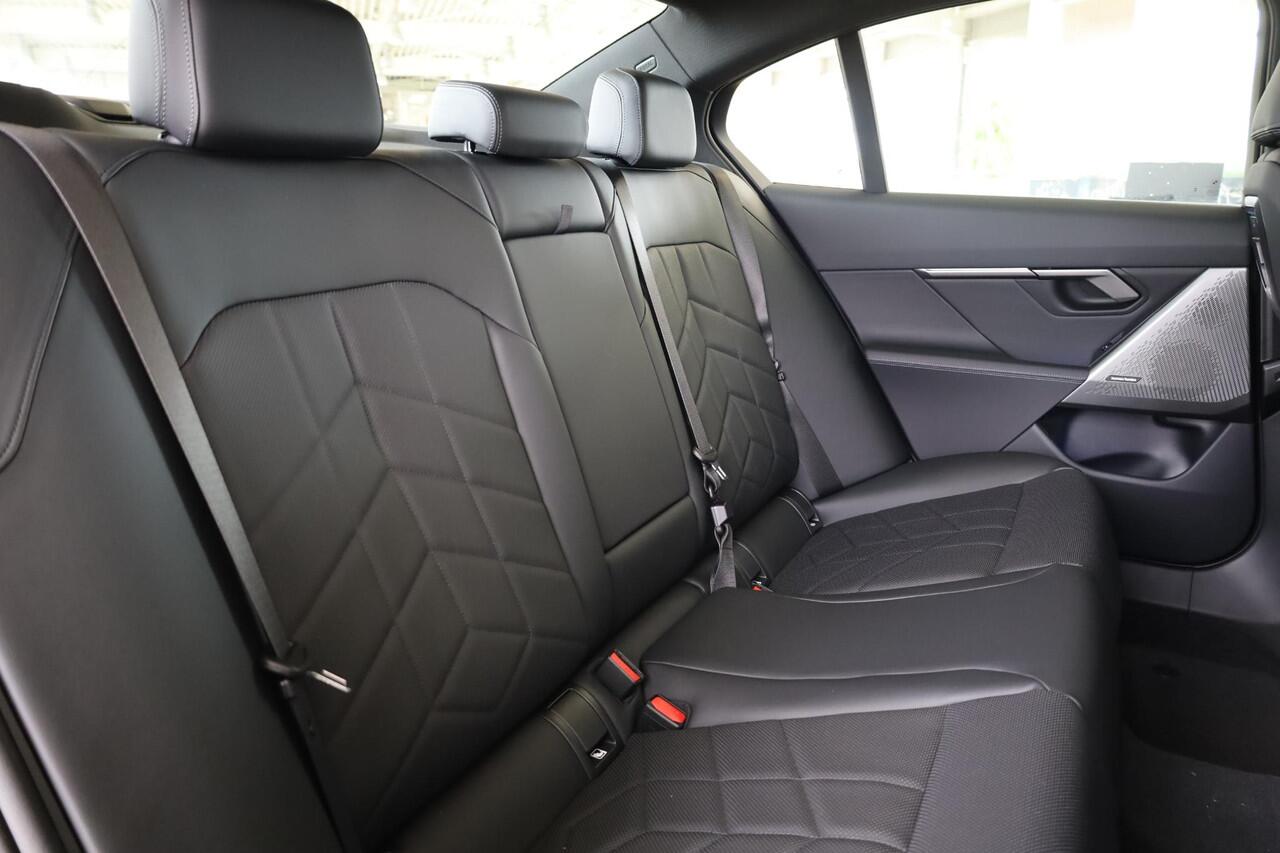 BMW i5 eDrive40 M Sportpakket | Comfortstoelen | Driving Assistant Plus | Ekris Selection