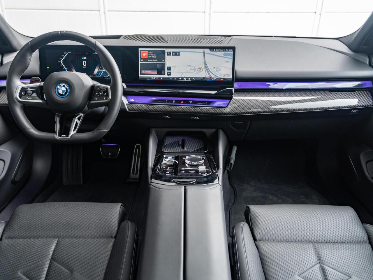 BMW i5 Touring eDrive40 | M Sportpakket Pro | Innovation Pack | Verwarmd Stuurwiel | Comfort Access | Panoramadak | Stoelventilatie | Bowers & Wilkins | 21'' | Trekhaak