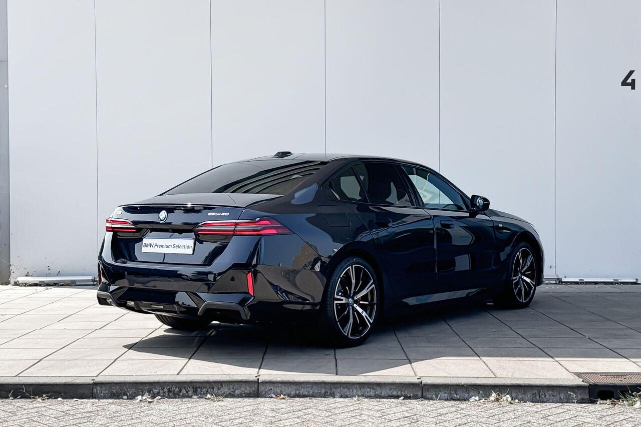 BMW i5 Sedan eDrive40 M Sport Edition M-Sport Pro / Glazendak / 20inch / Stoelverwarming / Adaptieve Led / Driving Assistant Plus