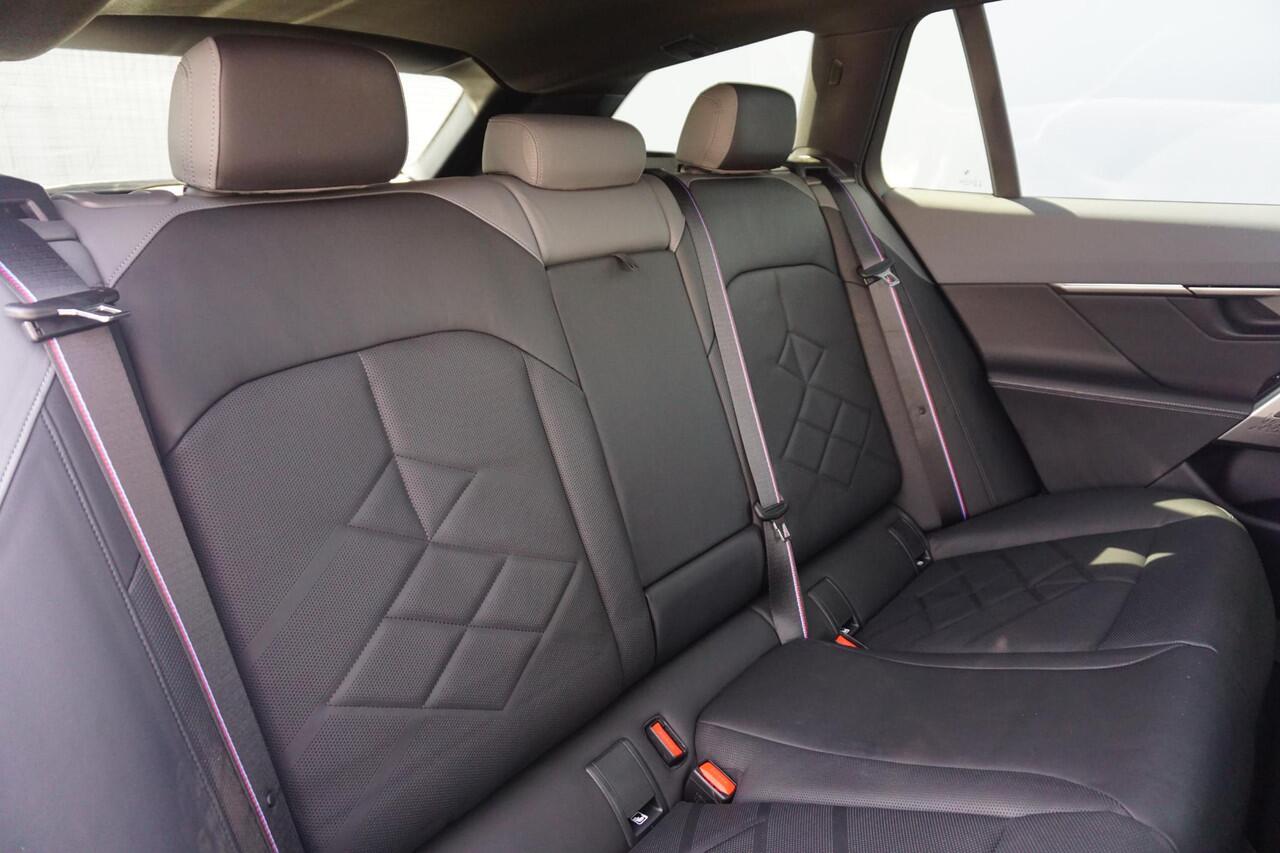 BMW i5 M60 M SportPro | Headup / Harman Kardon / Panoramadak / Stoelventilatie / Adaptief onderstel Professional