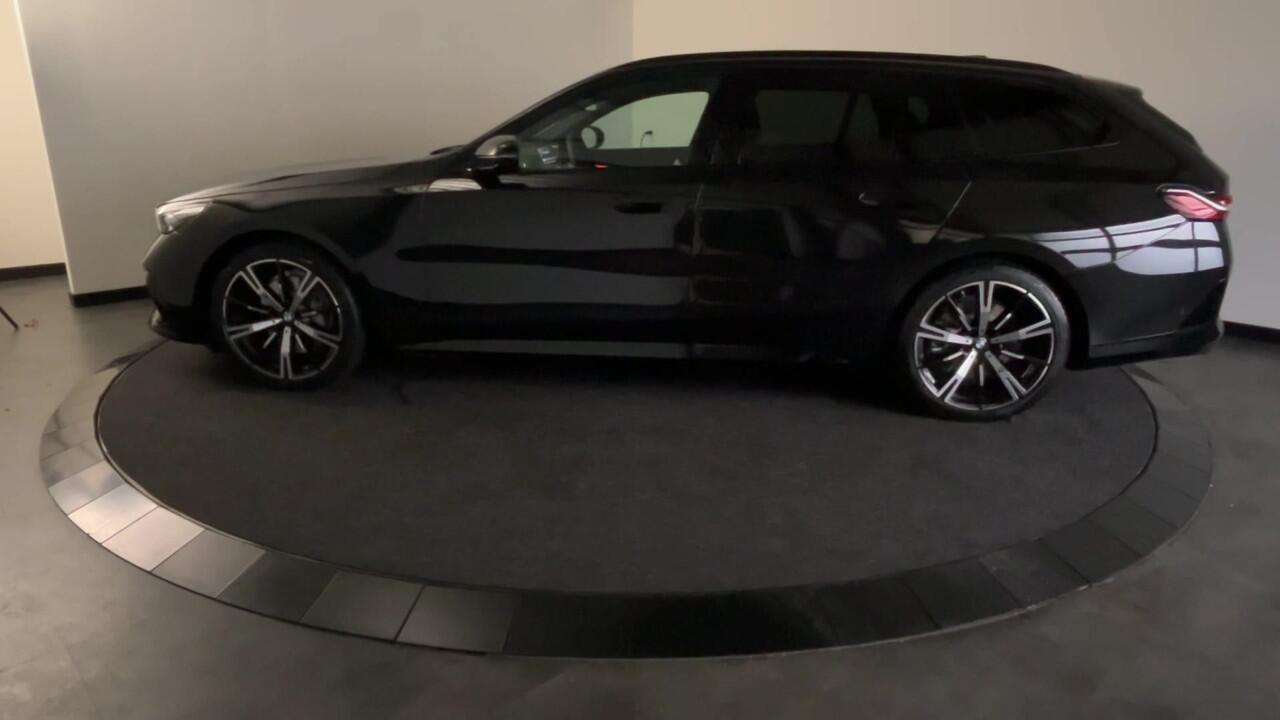 BMW i5 Touring eDrive40 M Sport Edition 84 kWh Glazen dak | Harman Kardon | Comfortstoelen | "20 inch Licht metalen velgen