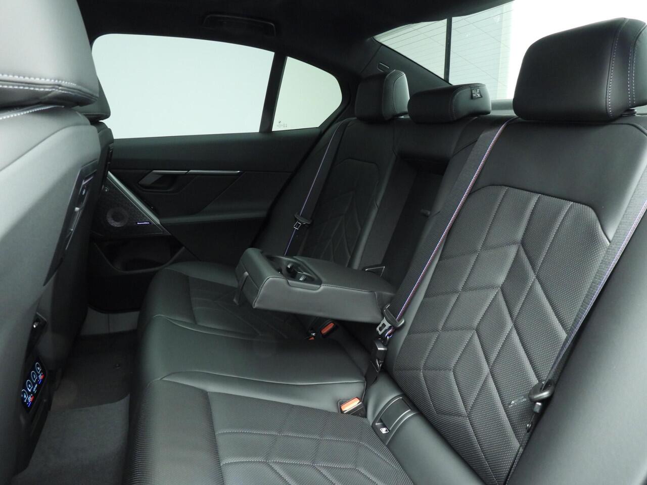 BMW i5 Sedan eDrive40 | M Sport Edition | M Sportpakket Pro | Innovation Pack | Travel Pack | Comfort Pack