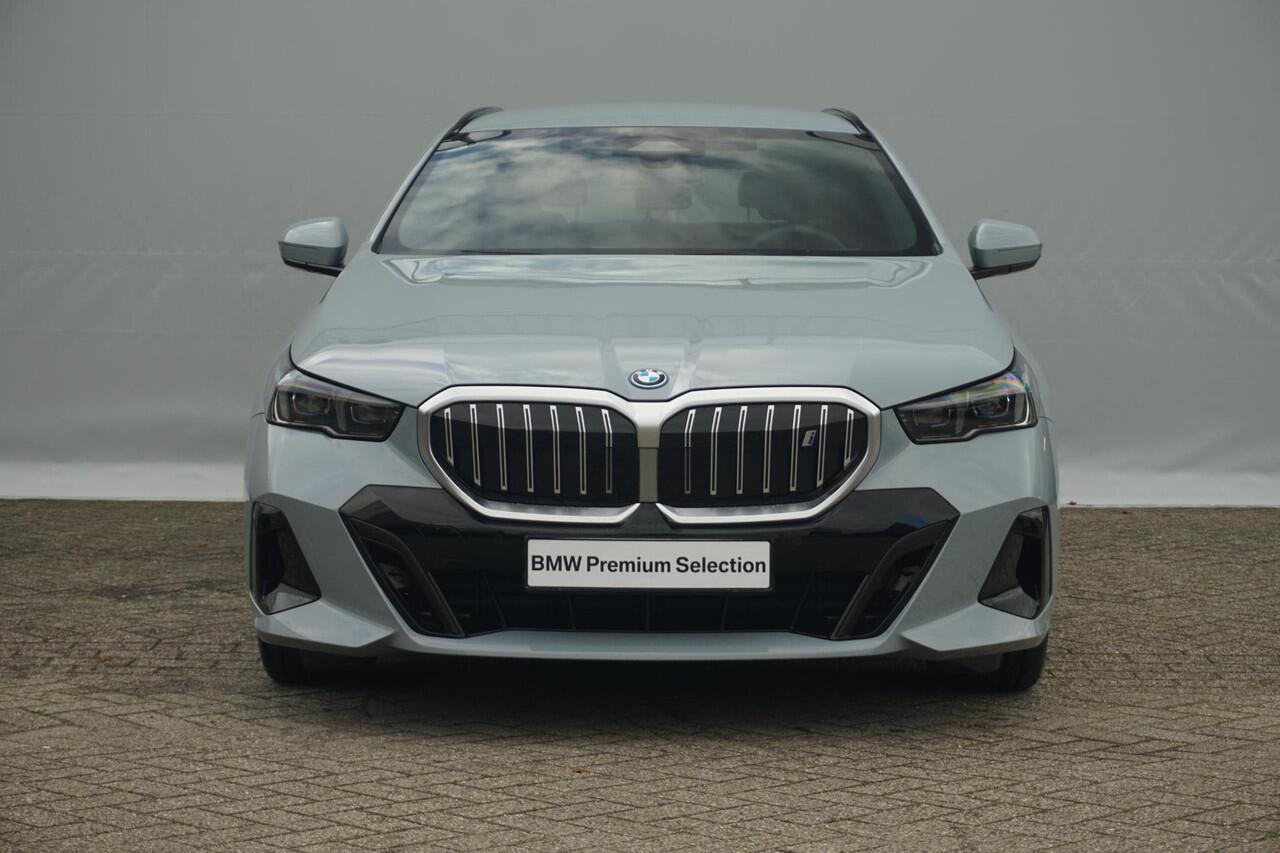 BMW i5 Touring eDrive40 M Sport Edition 19'' / Driving Assistant Plus / Comfort Acces / Adaptieve LED koplampen