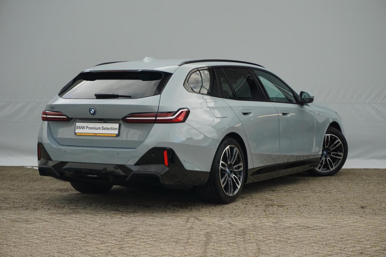 BMW i5 Touring eDrive40 M Sport Edition 19'' / Driving Assistant Plus / Comfort Acces / Adaptieve LED koplampen