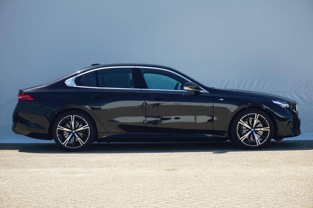 BMW i5 Sedan eDrive40 M Sportpakket 20'' / Panoramadak / Harman Kardon / Stoelventilatie / Trekhaak / Ekris Selection
