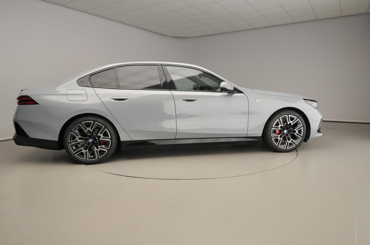 BMW i5 Sedan eDrive40 | M Sport Edition | M Sportpakket Pro | Innovation Pack | Travel Pack | Comfort Pack