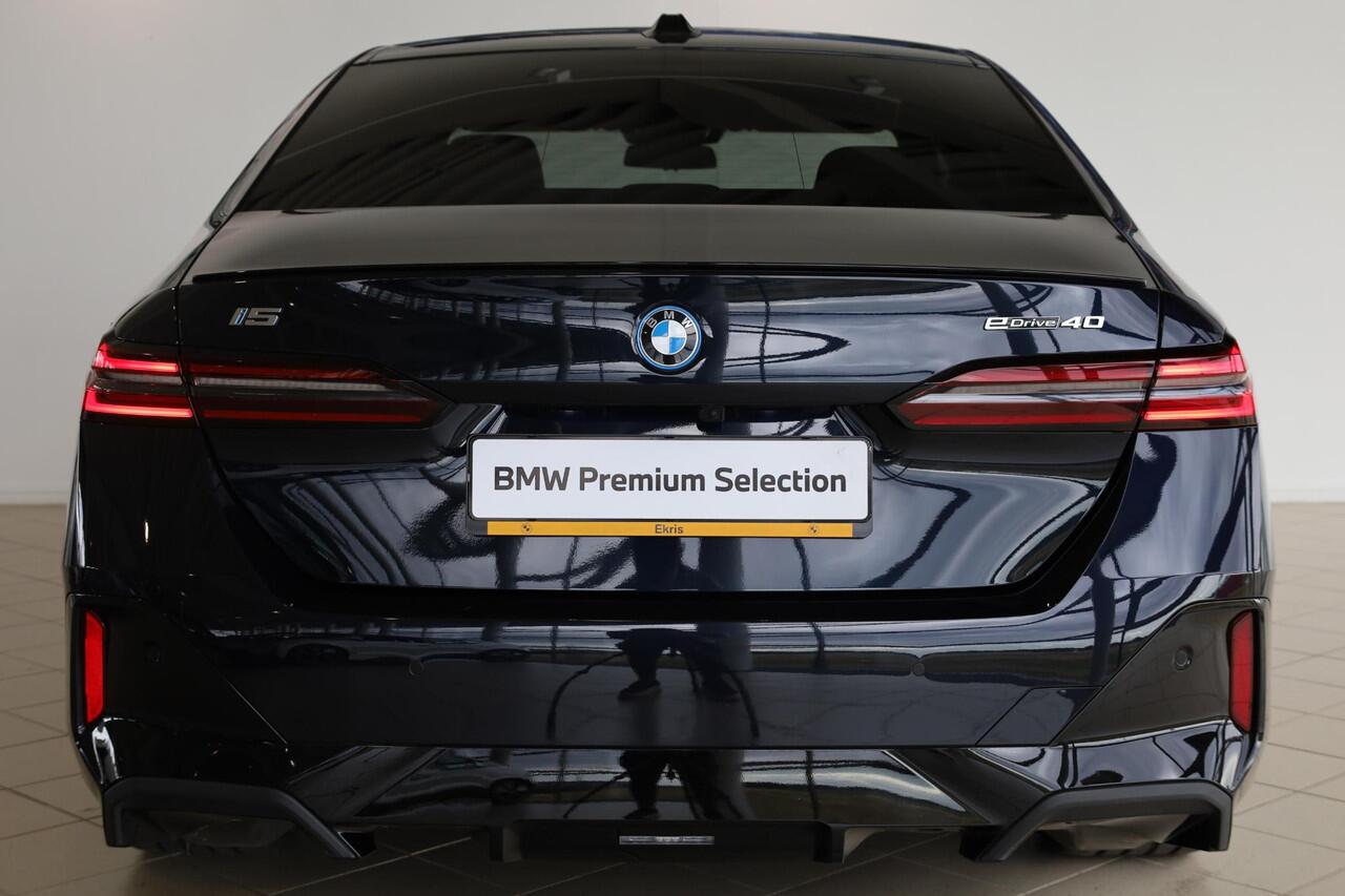 BMW i5 Sedan eDrive40 | M Sportpakket Pro | Travel Pack | Trekhaak elektr. | Driving Assistant Plus