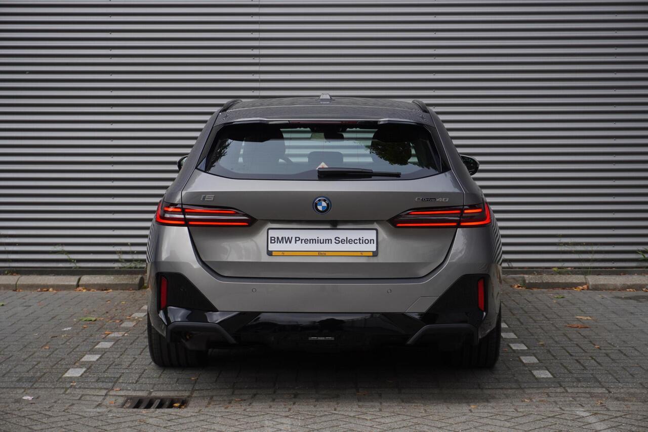 BMW i5 Touring eDrive40 M Sportpakket Pro | Comfort Pack | Trekhaak met elektrisch wegklapbare kogel | Adaptief onderstel professional | Driving Assistant Professional | Harman-Kardon sound system