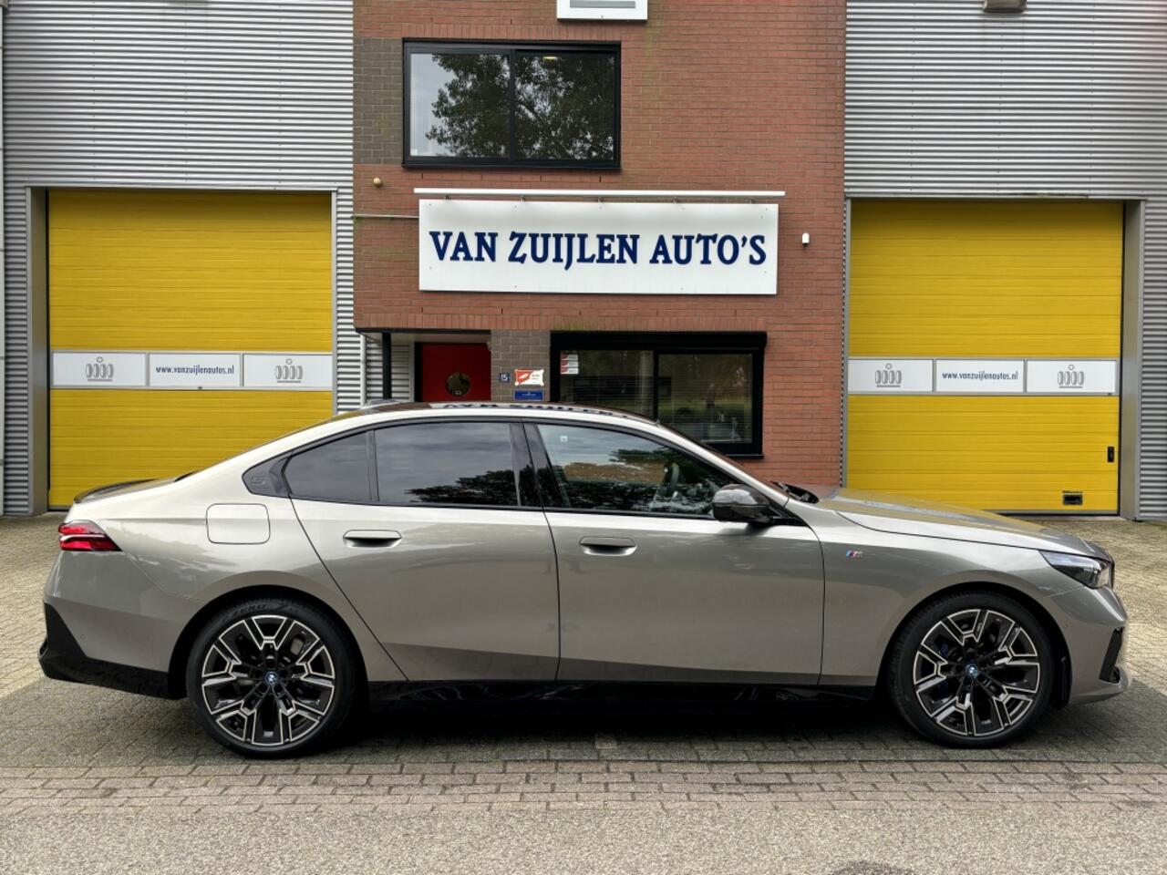 BMW i5 eDrive40 M-Sport Panorama B&W Memory Head-up Carbon 20''