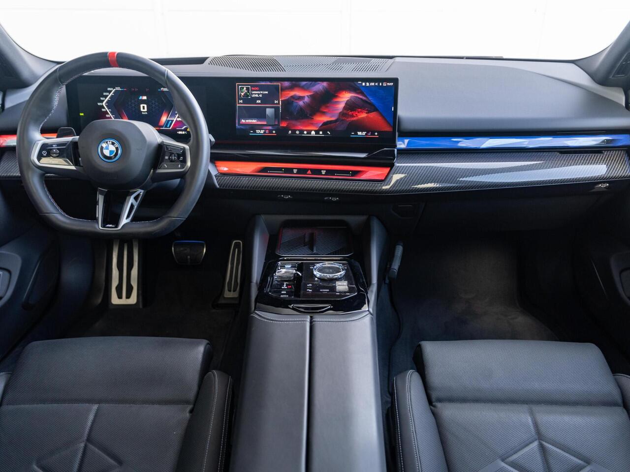BMW i5 Touring M60 xDrive | M Sportpakket Pro | Innovation Pack | Verwarmd Stuurwiel | Comfort Access | Panoramadak | Stoelverwarming | Bowers & Wilkins | Trekhaak