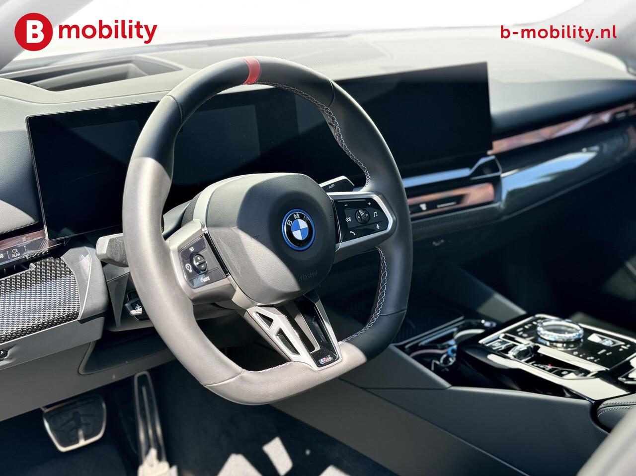 BMW i5 M60 xDrive M Sportpakket Pro Nw.prijs ¤135.592,- Trekhaak | Glazen Panoramadak | Driving Assistant Prof. | Parking Assistant prof. | Bowers & Wilkins Sound System