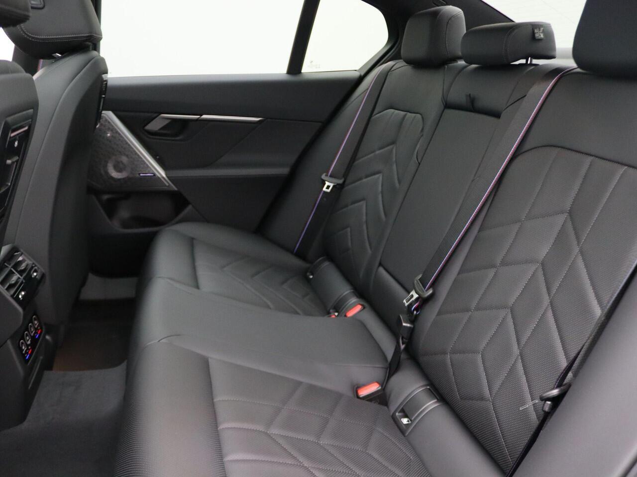 BMW i5 eDrive40 | M Sport Package | M Sport Package Pro | Equipment Package Pro | Travel Package | Comfort Package