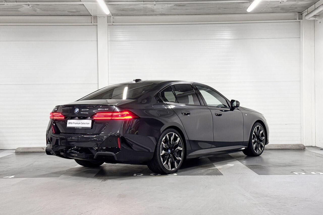 BMW i5 Sedan eDrive40 | M-Sport Pro | Travel Pack | Innovation Pack | Comfort Pack | Driving Assistant Plus | Bowers&Wilkins | Panoramadak | Comfort Access | Trekhaak