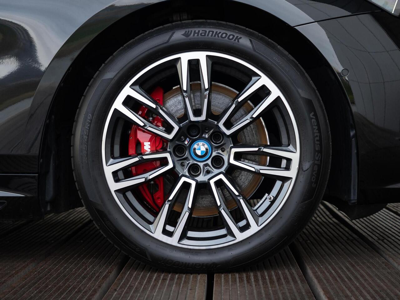 BMW i5 M60 xDrive | M Sportpakket Pro | Innovation Pack | Harman-Kardon | Stoelventilatie | Stuurwielrand verwarmd | Comfort Access | Trekhaak