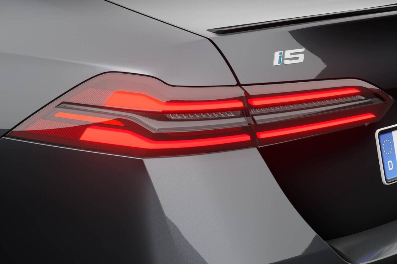 BMW i5 Sedan eDrive40 M Sport Edition M Sport Pro | Travel Pack | Comfort Pack | Showroomvoordeel | ElectricDeals