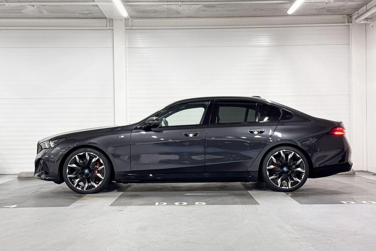BMW i5 Sedan eDrive40 | M-Sport Pro | Travel Pack | Innovation Pack | Comfort Pack | Driving Assistant Plus | Bowers&Wilkins | Panoramadak | Comfort Access | Trekhaak