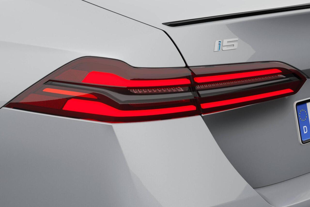 BMW i5 Sedan M60 xDrive | M Sport Pro | Innovation Pack | Travel Pack | Comfort Pack | Showroomvoordeel | ElectricDeals