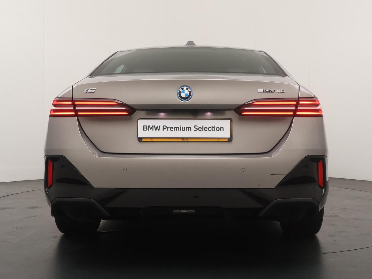 BMW i5 eDrive40 M Sport Edition 84 kWh M Sportpakket | Trekhaak | Driving Assistant plus