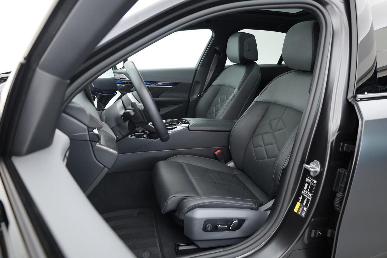 BMW i5 M60 xDrive 84 kWh M Sport | Driving Assistant Pro | M sport | Pano | HUD | Deep Frozen Grey | 21 inch