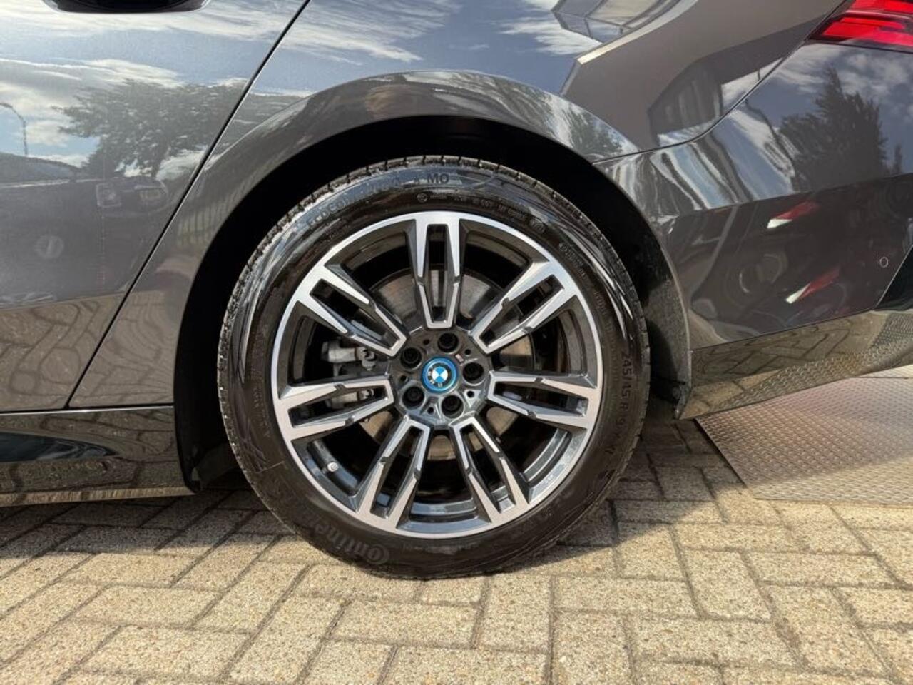 BMW i5 eDrive40 84 kWh