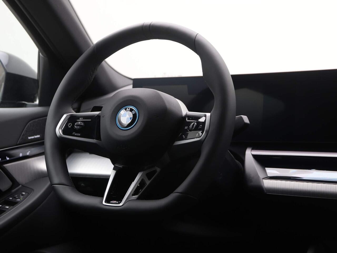 BMW i5 Sedan eDrive40 M Sportpakket 20'' / Panoramadak / Comfortstoelen / Harman Kardon / Driving Assistant Plus