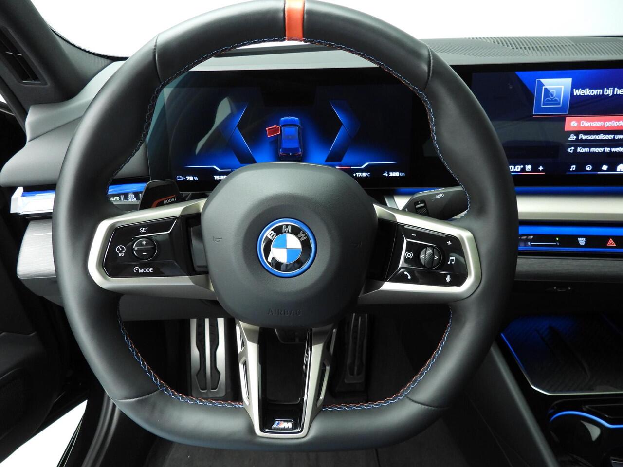 BMW i5 Sedan M60 xDrive 84 kWh | M-Sportpakket | LED | Leder | HUD | Schuifdak | Active cruise | DAB | Bowers @ Wilkins sound | Alu 20 inch