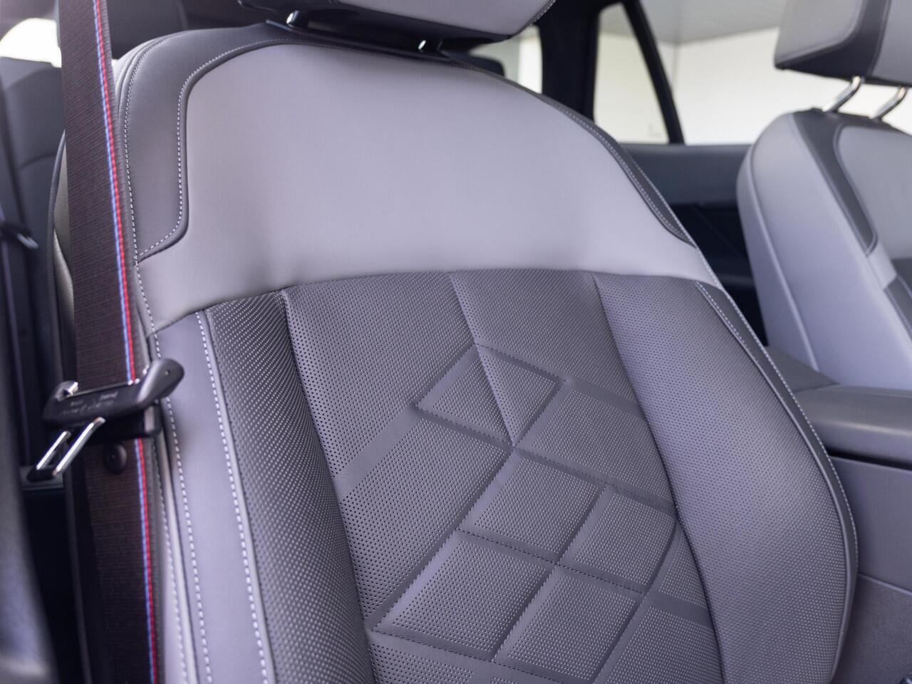 BMW i5 Touring M60 xDrive | M Sportpakket Pro | Innovation Pack | Verwarmd Stuurwiel | Comfort Access | Panoramadak | Stoelverwarming | Bowers & Wilkins | Trekhaak