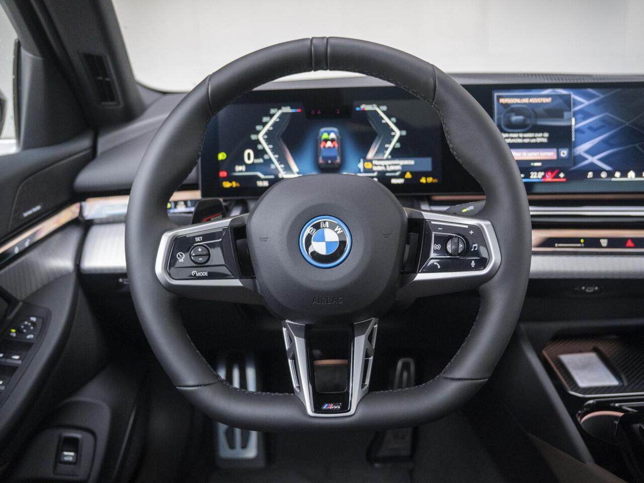 BMW i5 eDrive40 M Sportpakket 20'' / Panoramadak / Comfortstoelen / Harman Kardon / Trekhaak | Ekris Selection