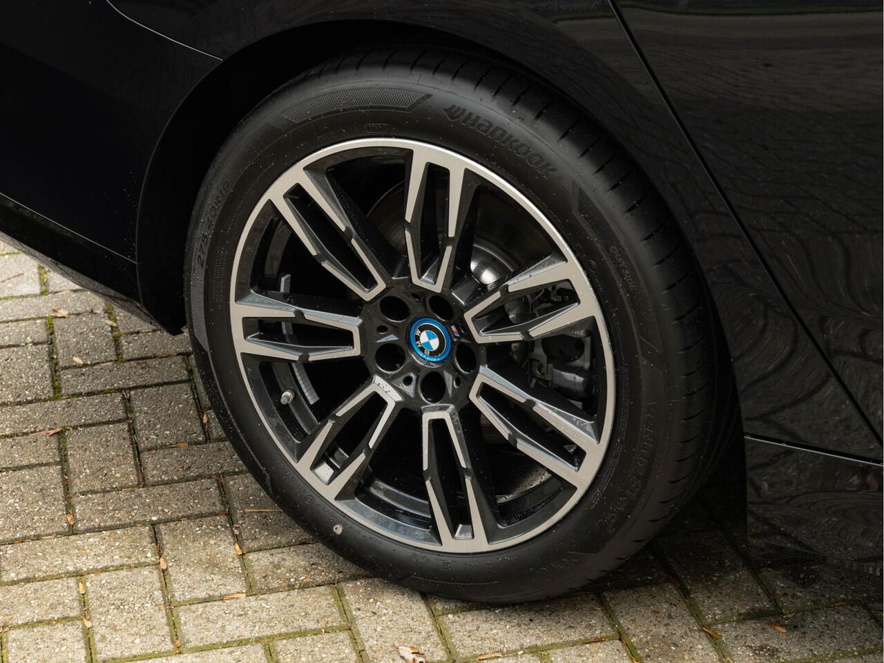 BMW i5 eDrive40 M-Sport - Onderstel Prof - Driving Ass Plus - Comfortstoelen