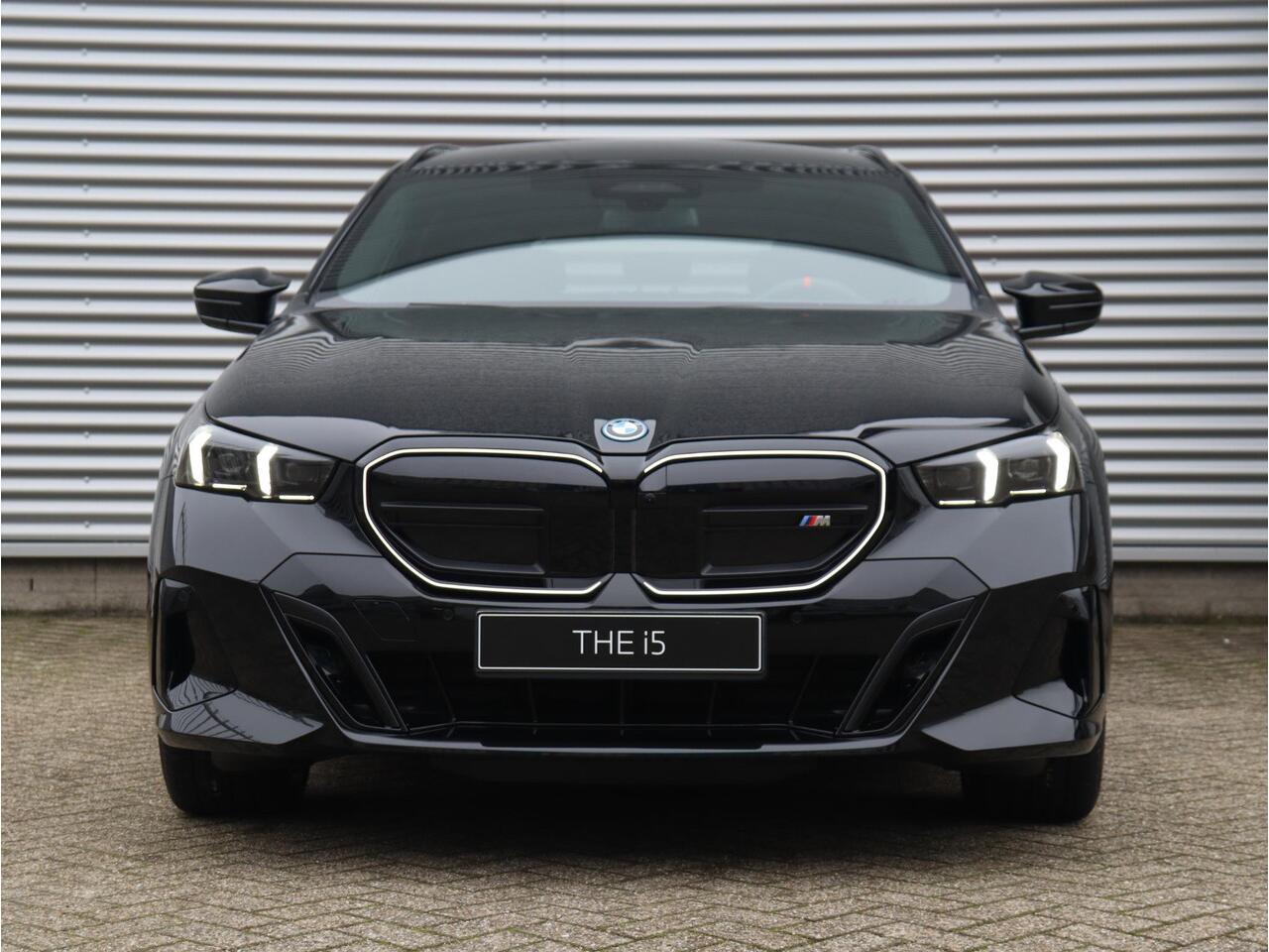 BMW i5 Touring M60 xDrive M Sportpakket Pro | Innovation Pack | Travel Pack | Iconic Glow | Showroom Selection