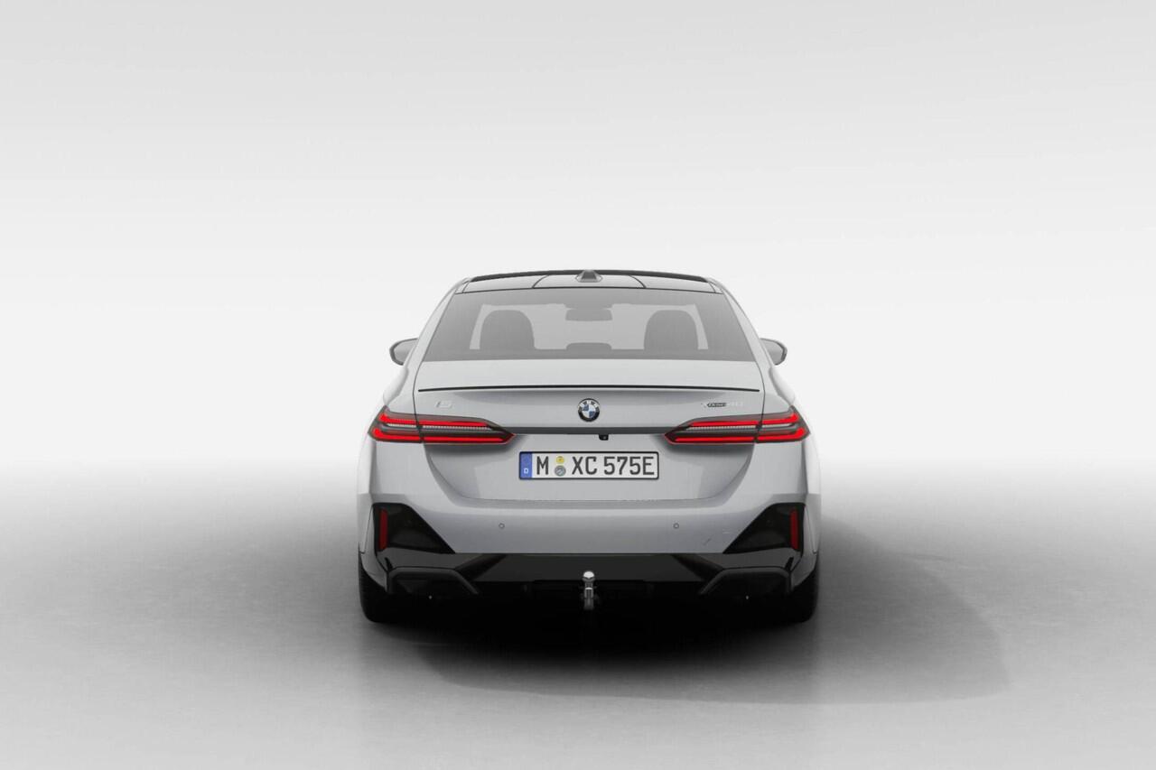 BMW i5 Sedan xDrive40 | M Sport Pro | Travel Pack | Comfort Pack | Trekhaak met elektrisch wegklapbare kogel