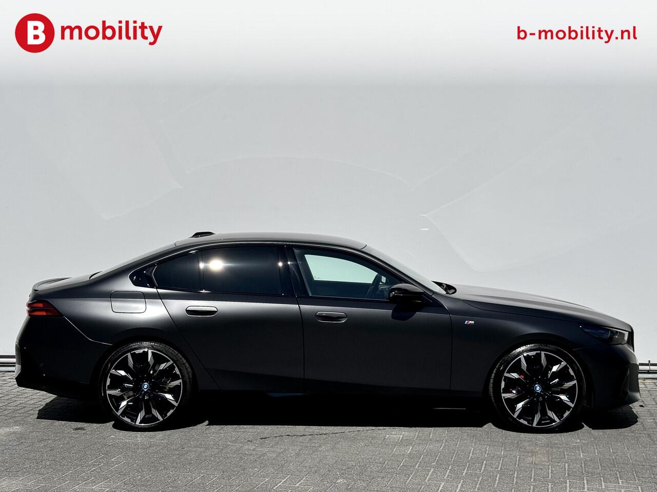 BMW i5 M60 xDrive M Sportpakket Pro Nw.prijs ¤135.592,- Trekhaak | Glazen Panoramadak | Driving Assistant Prof. | Parking Assistant prof. | Bowers & Wilkins Sound System