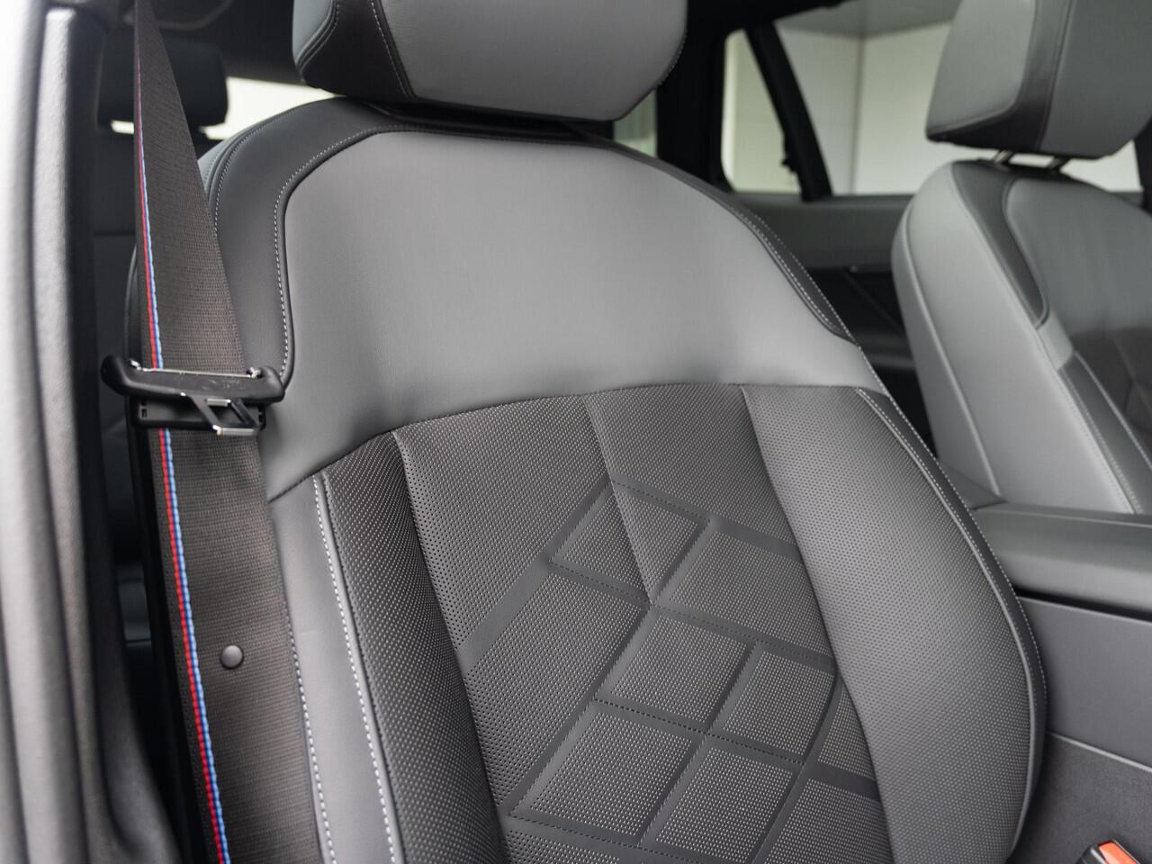 BMW i5 Touring eDrive40 | M Sportpakket Pro | Innovation Pack | Verwarmd Stuurwiel | Comfort Access | Panoramadak | Stoelventilatie | Bowers & Wilkins | 21'' | Trekhaak