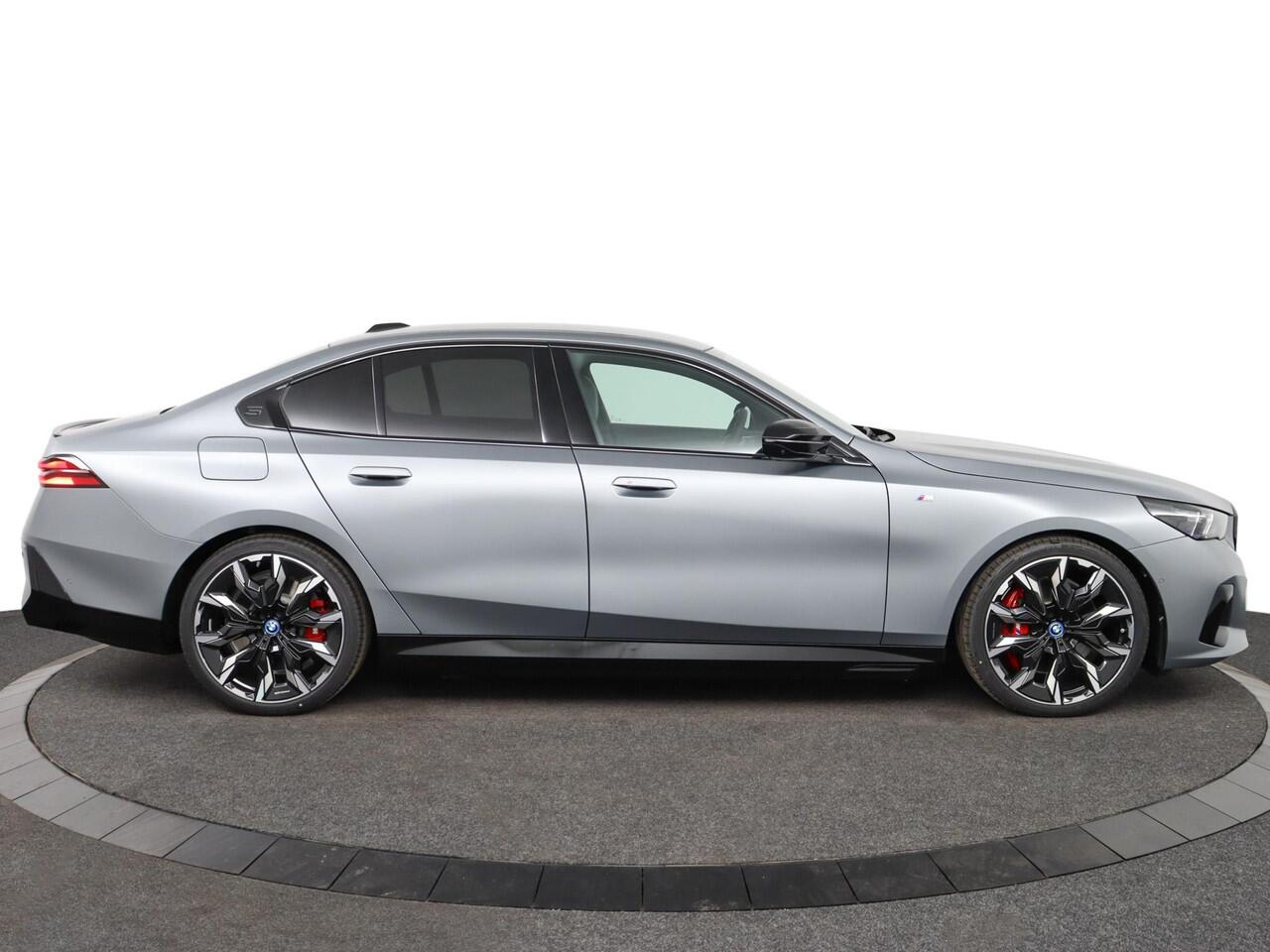 BMW i5 Sedan M60 xDrive | M Sportpakket Pro | Equipment Pack Pro | Travel Pack | Comfort Pack