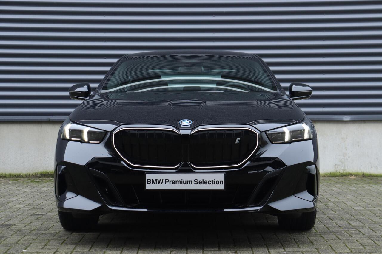 BMW i5 eDrive40 | M Sportpakket Pro | Comfort Pack | Driving Assistant Plus | Bowers & Wilkins | Iconic Glow | 20'' LMV | Ekris Selection