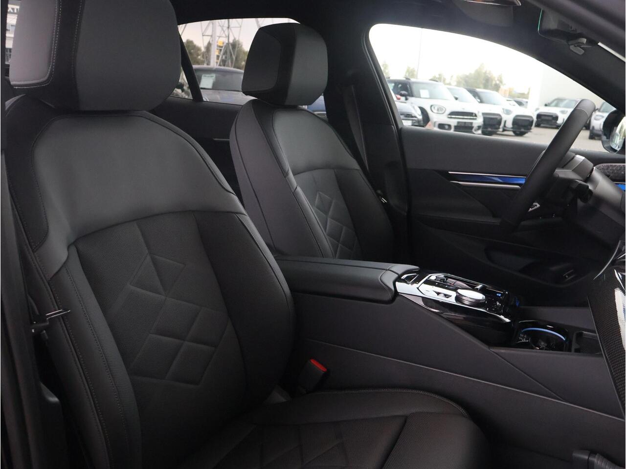 BMW i5 M60 xDrive 84 kWh M-Sportpakket Pro/ Bowers & Wilkins/ Comfort Acces/ Driving Assistant Professional/ 21" LMV/ Stoelventilatie/ Panoramadak