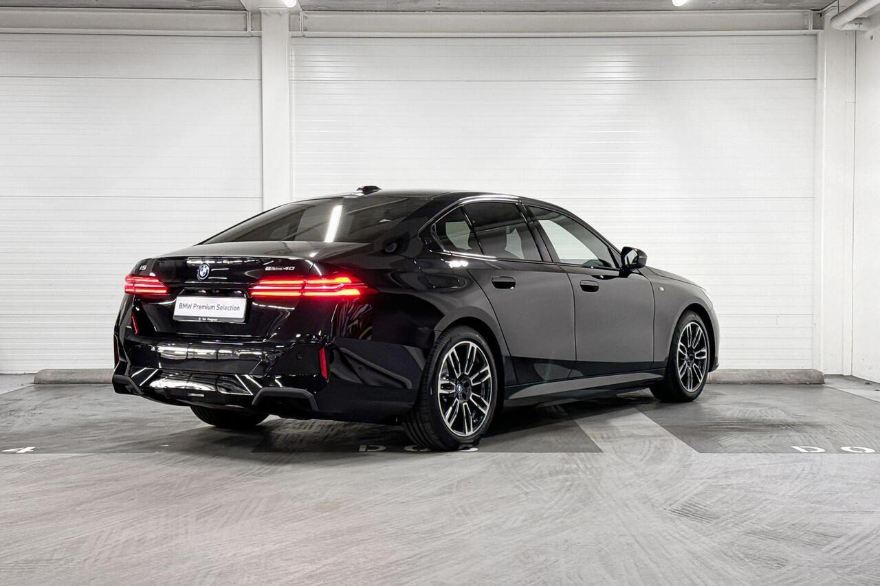 BMW i5 Sedan eDrive40 | M-Sport | Travel Pack | Comfort Pack | Driving Assistant Plus | Harman/Kardon | Comfort Access | Trekhaak | Selections