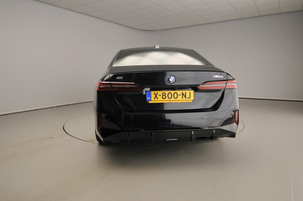 BMW i5 Sedan M60 xDrive 84 kWh | M-Sportpakket | LED | Leder | HUD | Schuifdak | Active cruise | DAB | Bowers @ Wilkins sound | Alu 20 inch
