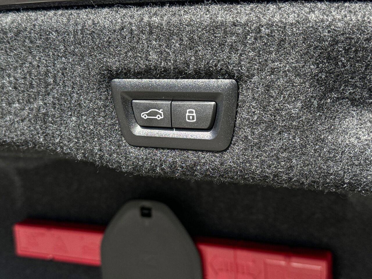 BMW i5 Sedan eDrive40 | M Sport Pro | Travel Pack | Comfort Pack | Trekhaak