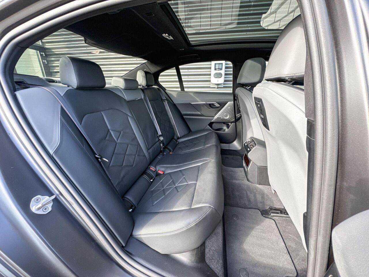 BMW i5 Sedan M60 xDrive 84 kWh