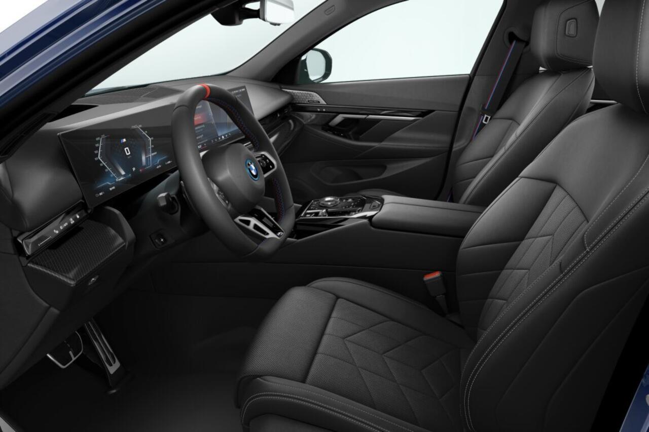 BMW i5 Touring M60 xDrive | M Sport Pro | Innovation Pack | Travel Pack | Comfort Pack | Trekhaak | Showroomvoordeel